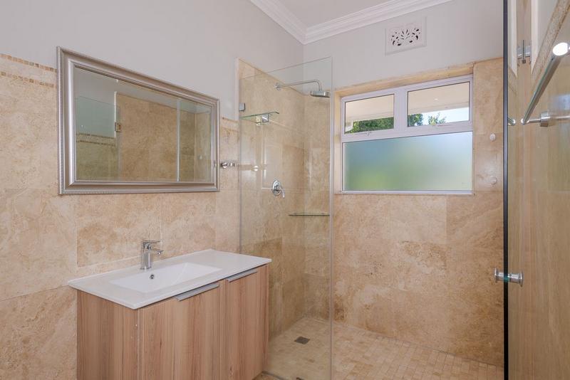 To Let 5 Bedroom Property for Rent in Constantia Western Cape